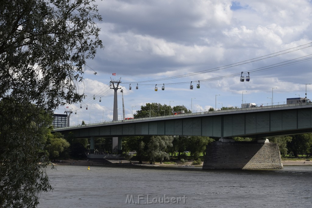 Koelner Seilbahn Gondel blieb haengen Koeln Linksrheinisch P112.JPG - Miklos Laubert